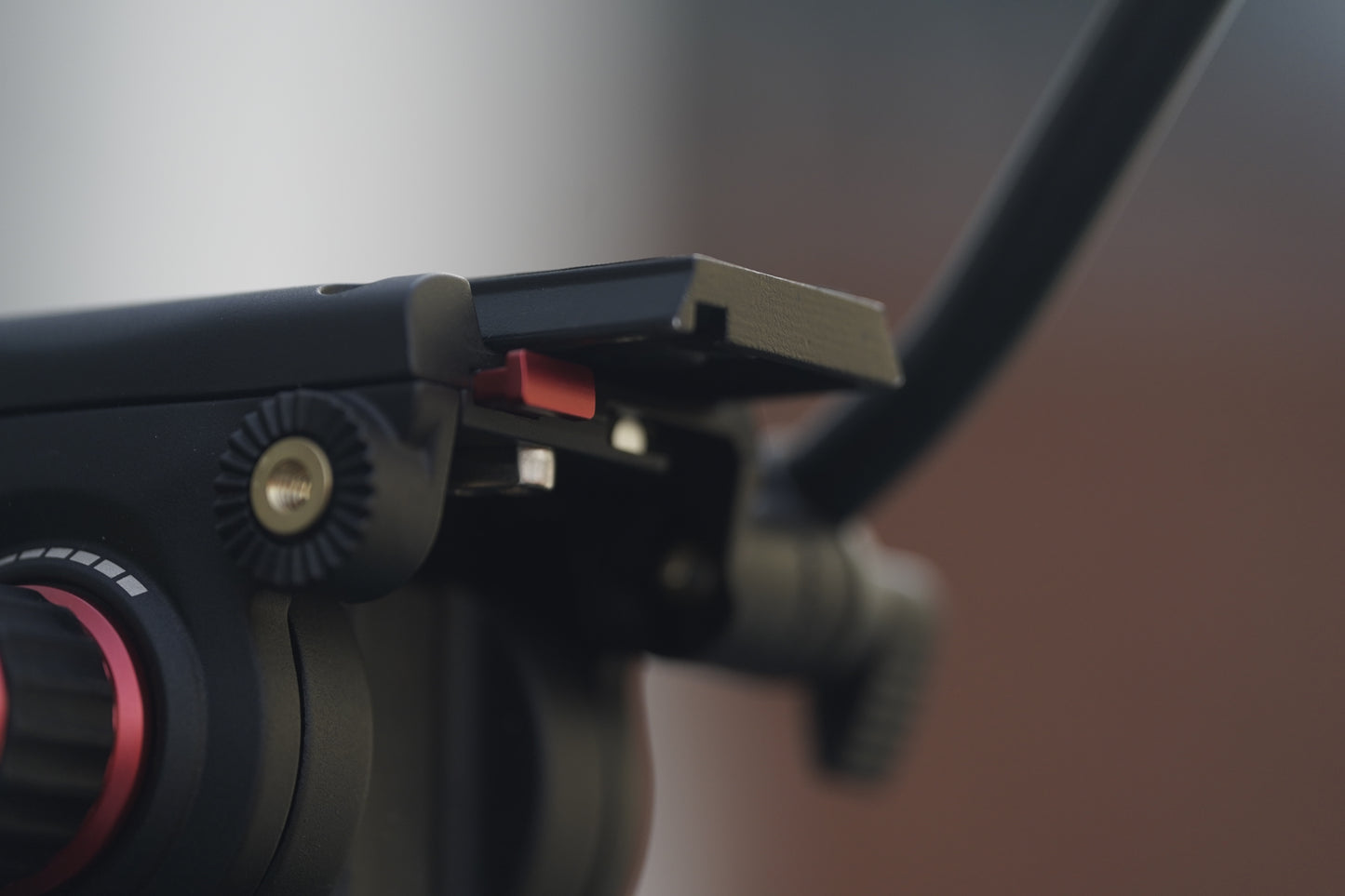 Neewer TP75 Tripod Hire